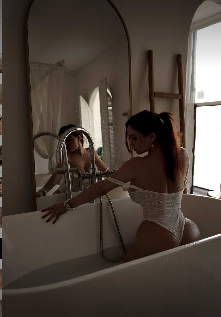 A playful frame from Miranda Faith nude — online in Faisalabad