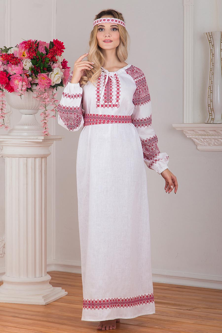 Women in Slavic costumes in Faisalabad