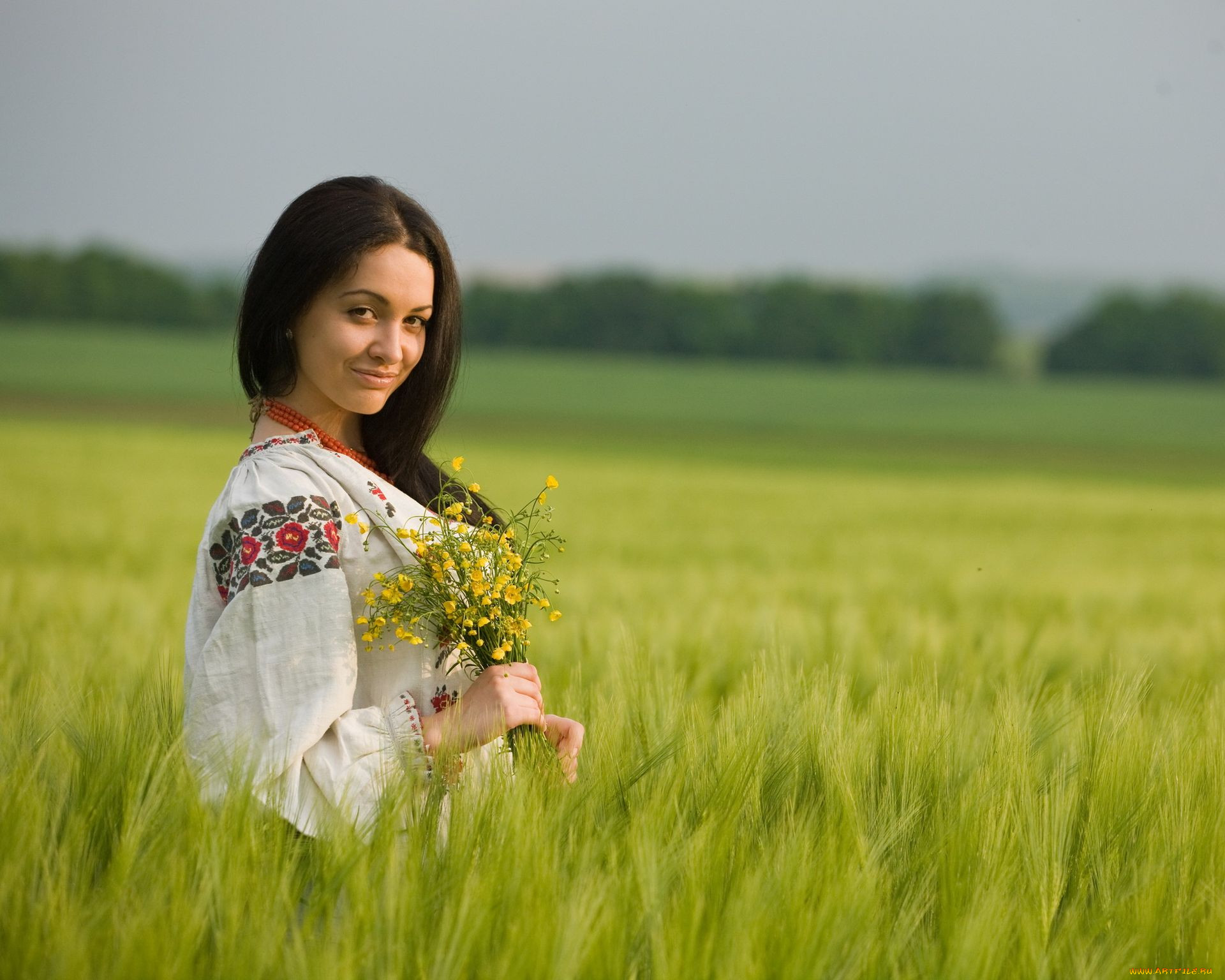Women in Slavic costumes in Faisalabad