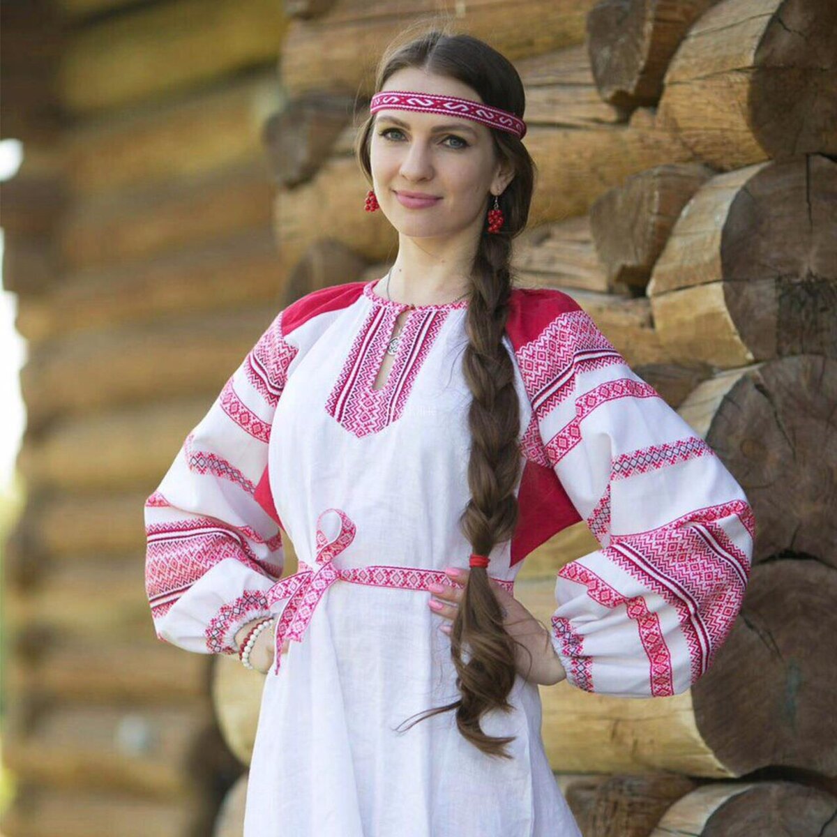 Girls in Slavic costumes in Faisalabad