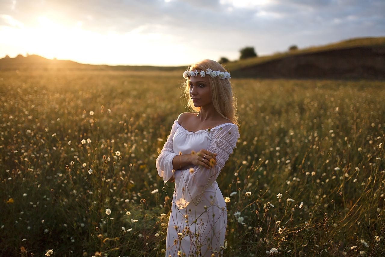 Girls in Slavic costumes in Faisalabad