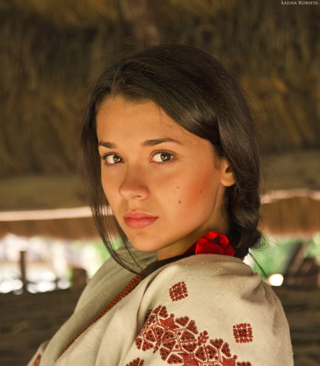 Girls in Slavic costumes in Faisalabad