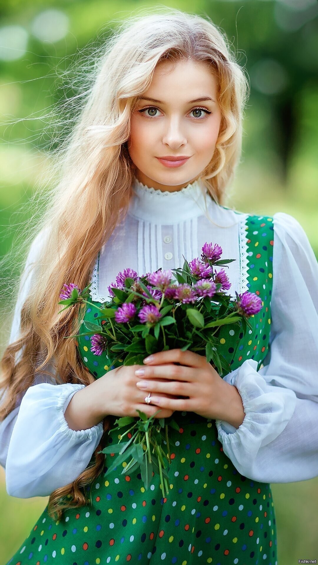 Girls in Slavic costumes in Faisalabad