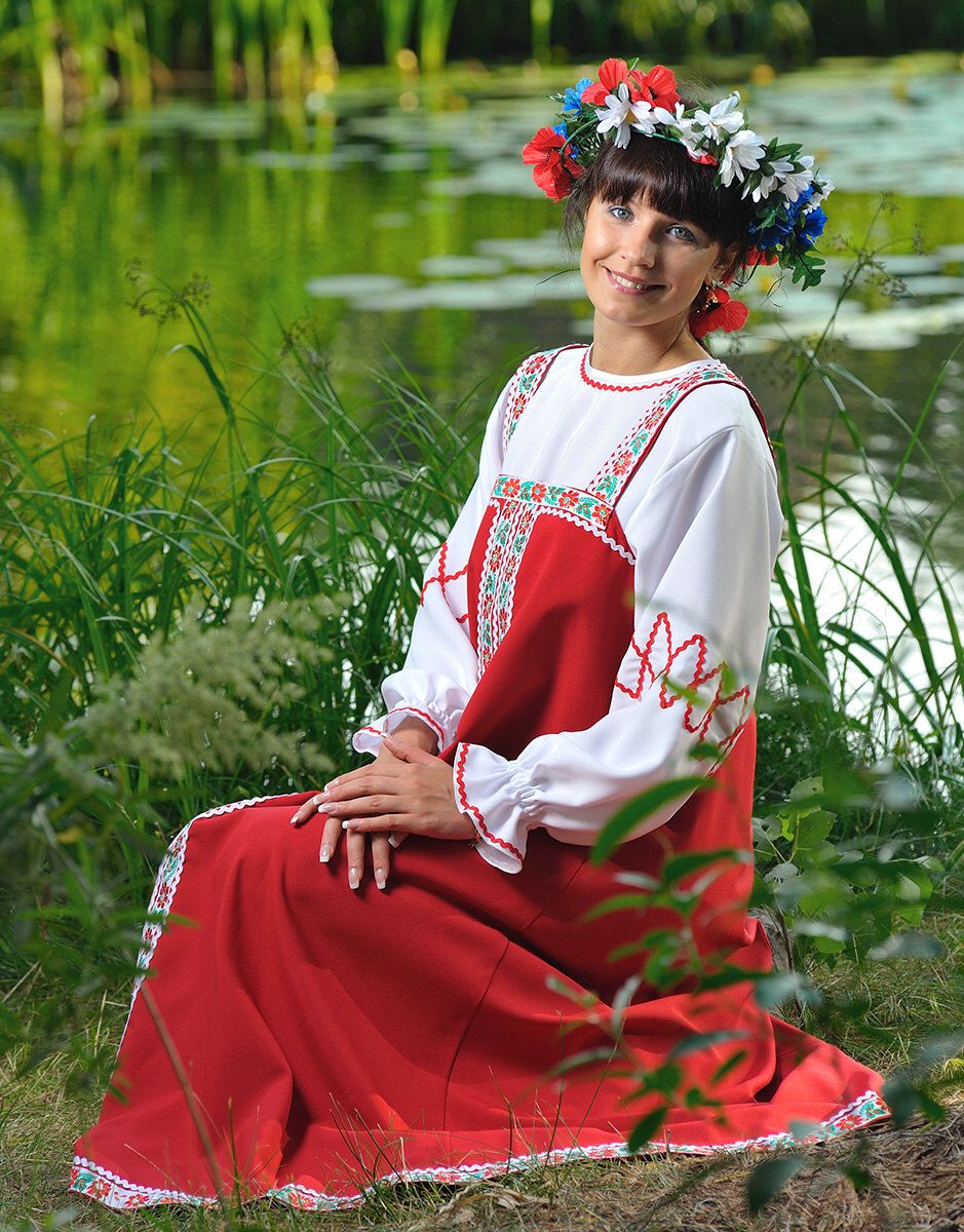 Beautiful girl Girls in Slavic costumes in Faisalabad